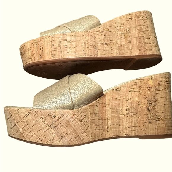 VINCE CAMUTO size 9M Gold Shimmer Kessina Leather Cork Platform.Wedge Sandal - Picture 6 of 8